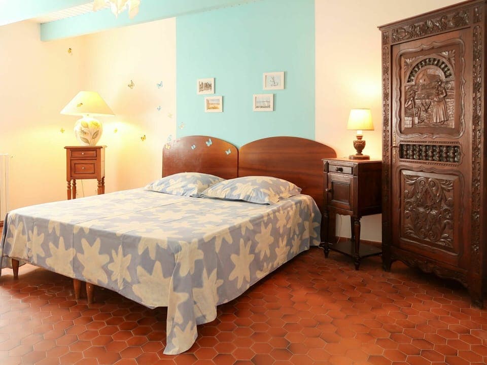 Bedroom, Furniture, Bed, Room, Bed Sheet, Property, Bed Frame, Floor, Bedding, Interior Design