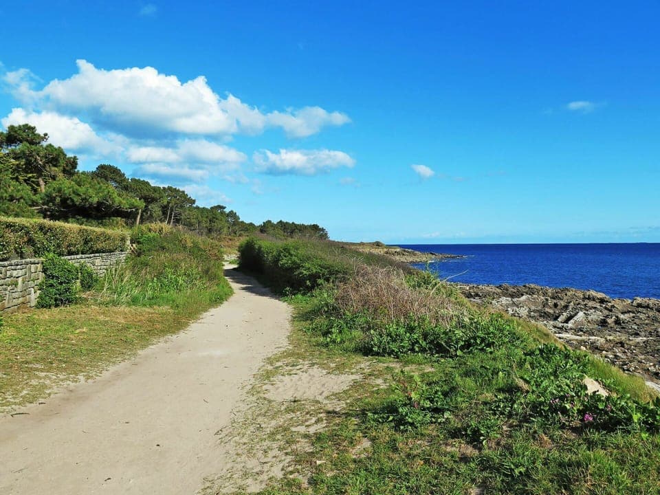 Cloud, Sky, Plant, Water, Azure, Natural Landscape, Coastal And Oceanic Landforms, Land Lot, Grass, Terrain