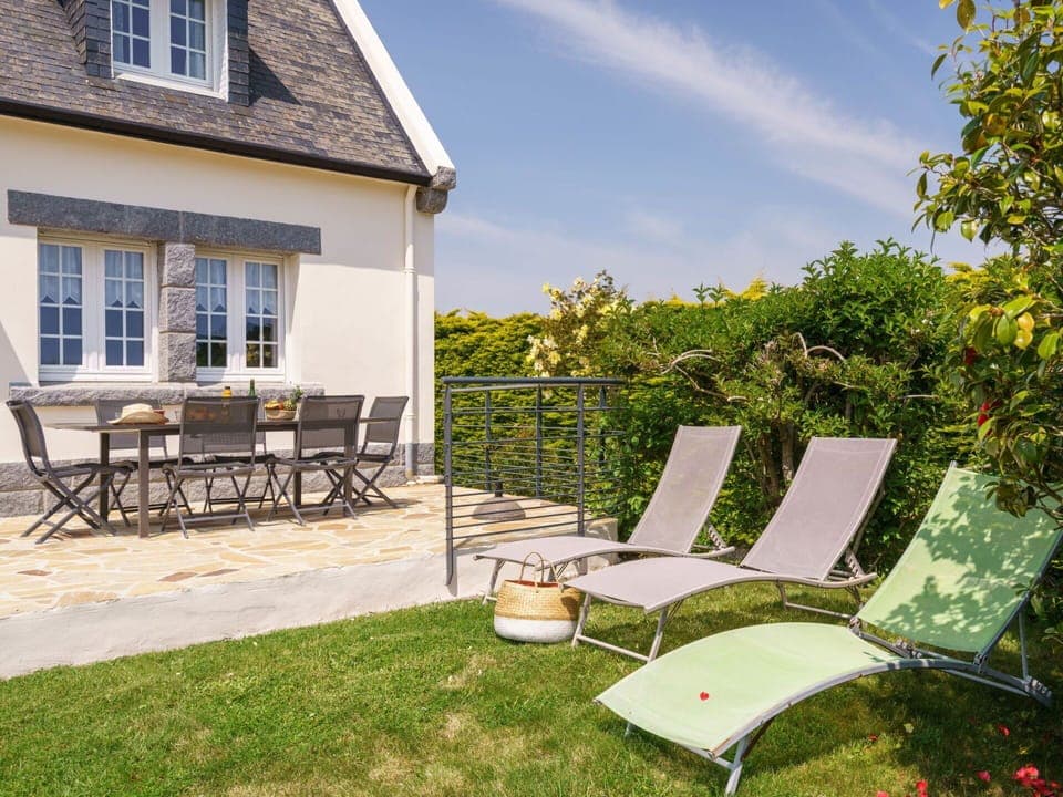 Sky, Furniture, Plant, Window, Property, Building, Cloud, Chair, Outdoor Furniture, Shade