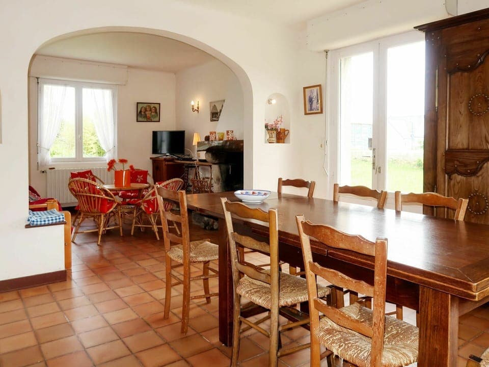 Table, Furniture, Property, Window, Chair, Wood, Interior Design, Houseplant, Picture Frame, Floor