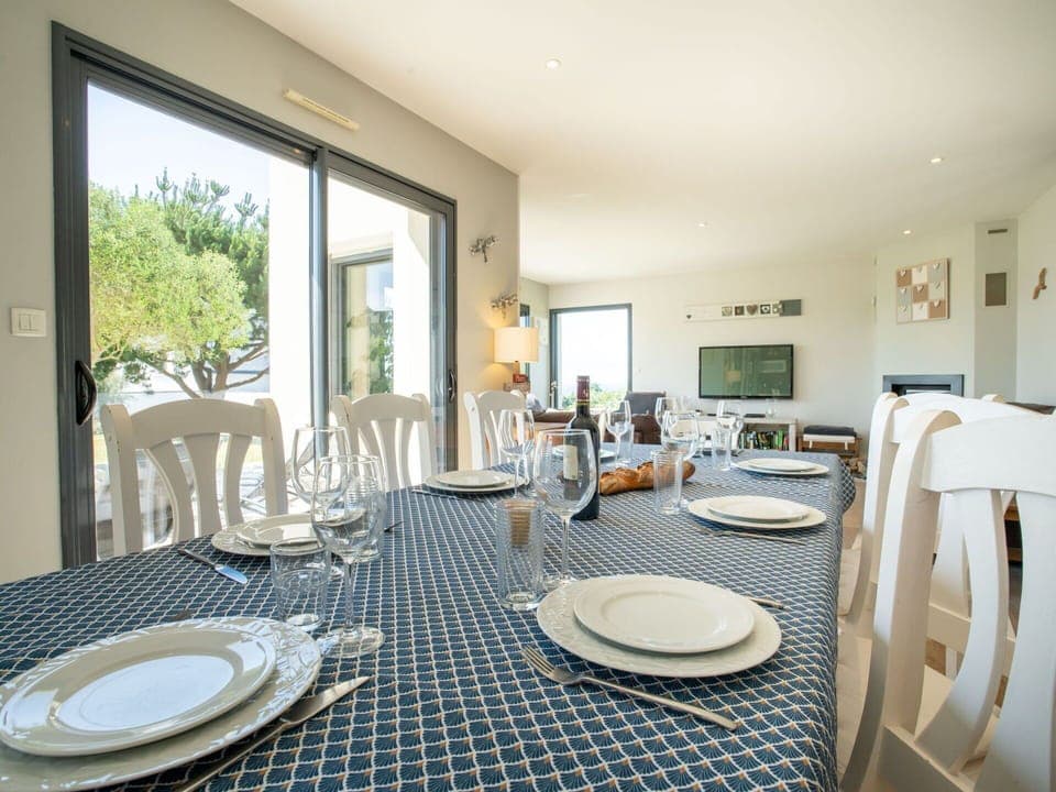 Table, Furniture, Property, Tableware, Dishware, Azure, Chair, Interior Design, Plant, Plate