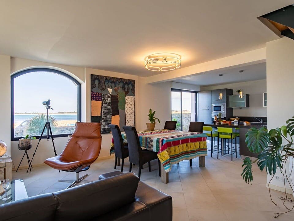 Furniture, Property, Interior Design, Picture Frame, Houseplant, Living Room, Floor, Hall, Flooring, Plant