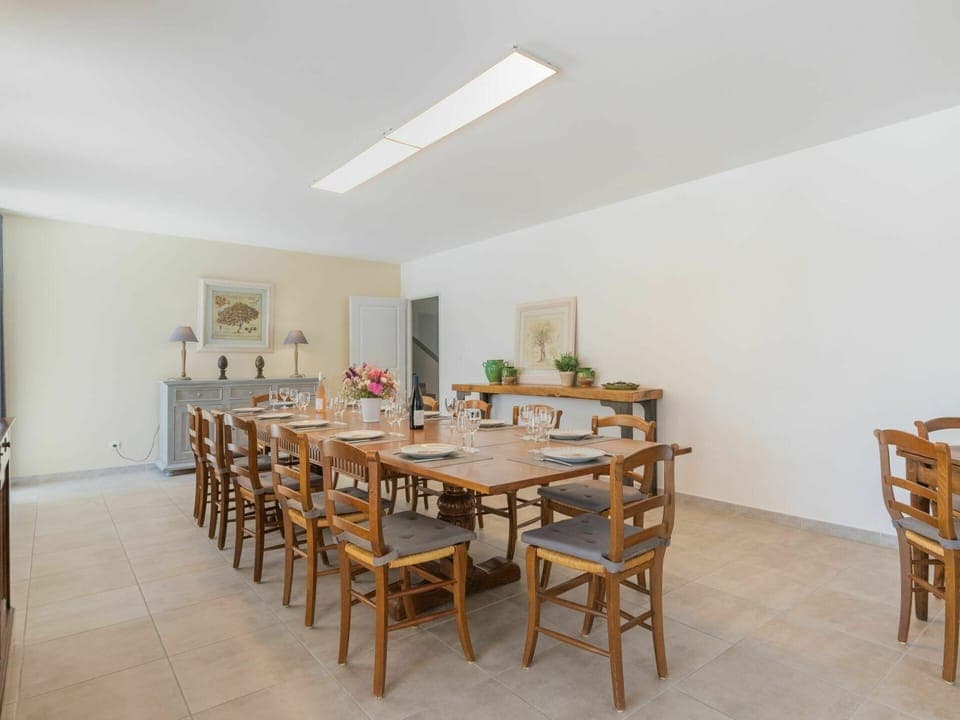 Table, Furniture, Chair, Wood, Hall, Flooring, Wood Stain, Building, Houseplant, Hardwood