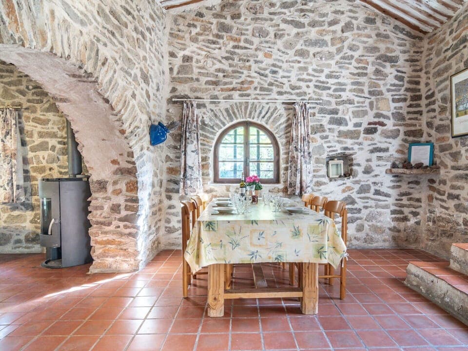 Table, Furniture, Building, Wood, Interior Design, Picture Frame, Flooring, Floor, Chair, Wall