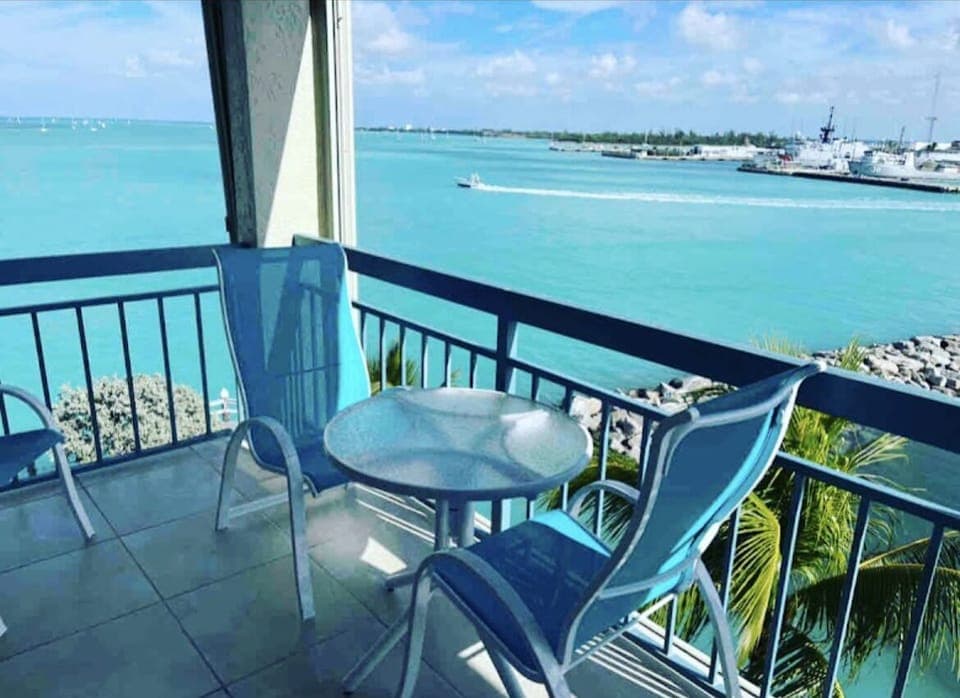 SEAPORT SAILING—Penthouse at Galleon Resort—King Suite-Beach-Pool (Actual View)