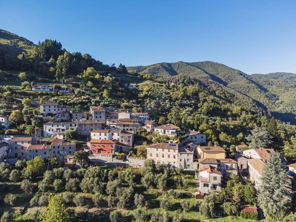 Sky, Property, Building, Mountain, Plant, Tree, Natural Landscape, Vegetation, Highland, House