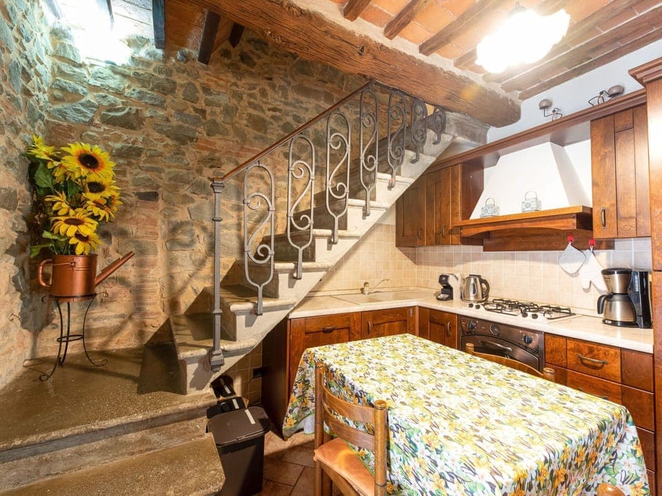 Property, Building, Flowerpot, Plant, Wood, Drawer, Comfort, Interior Design, Floor, Flower