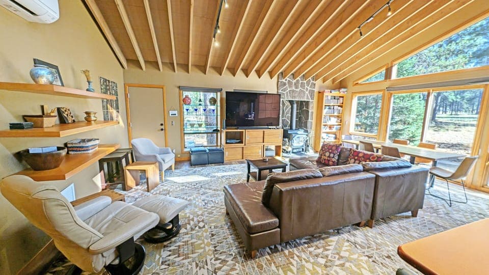 Salishan 5 - Downstairs, Living Area