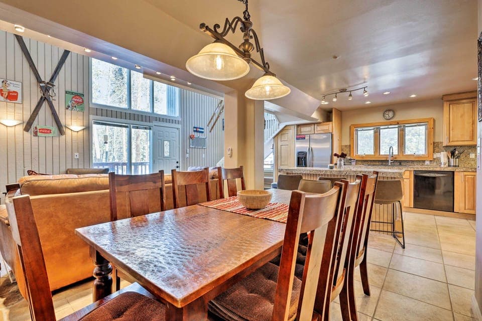 Dining Area | Dishes & Flatware Provided