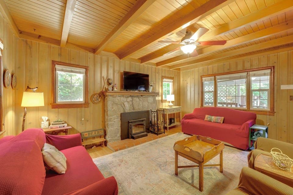 Lake Arrowhead Vacation Rental | 2BR | 1BA | 850 Sq Ft | Stairs Required