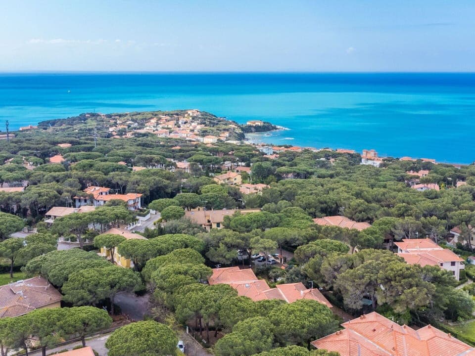 Water, Sky, Property, Blue, Azure, Natural Landscape, Coastal And Oceanic Landforms, Urban Design, Landscape, Horizon