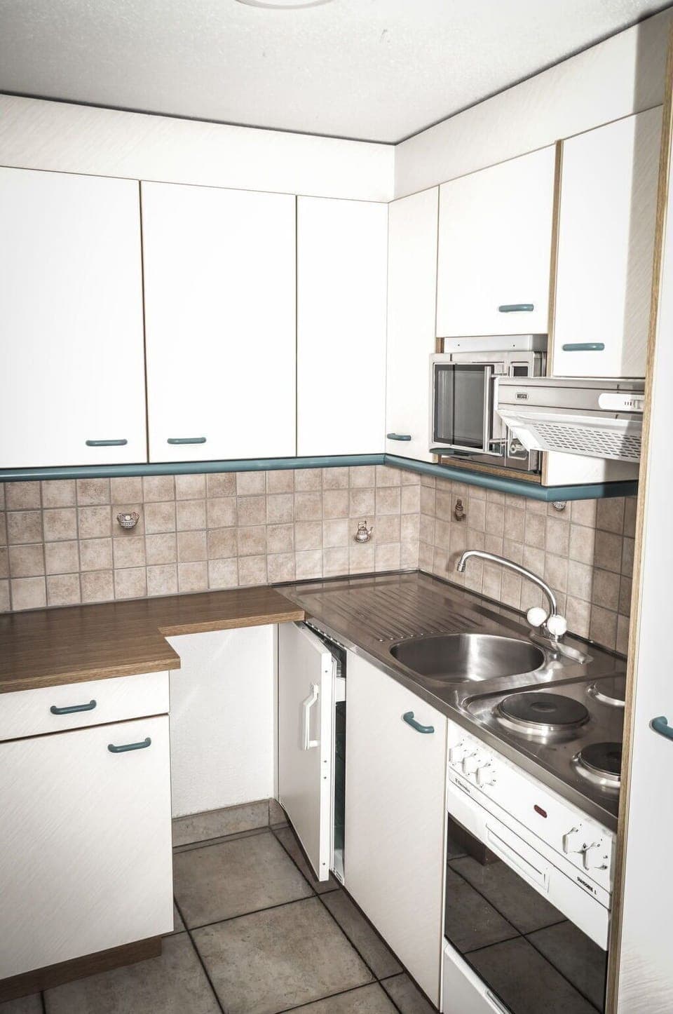 Plant, Building, Window, Flower, Tree, Cloud, Wood, Land Lot, House, Slope