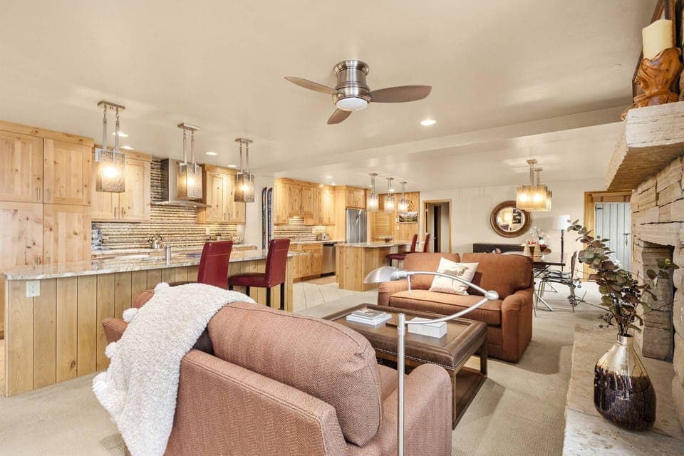 The open living and dining area make this condo a great place to gather with family and friends.