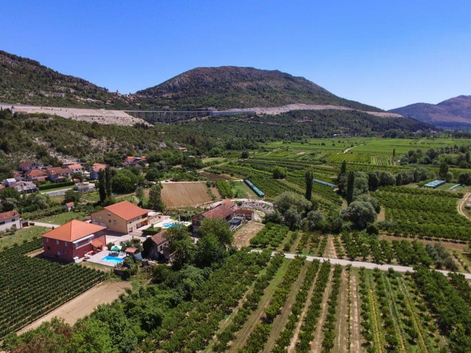 Mountain Village, Mountainous Landforms, Highland, Mountain, Hill, Natural Landscape, Village, Hill Station, Rural Area, Human Settlement