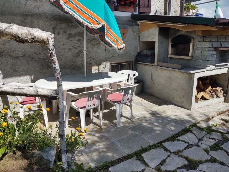 Sky, Property, House, Residential Area, Neighbourhood, Land Lot, Roof, Home, Building, Real Estate