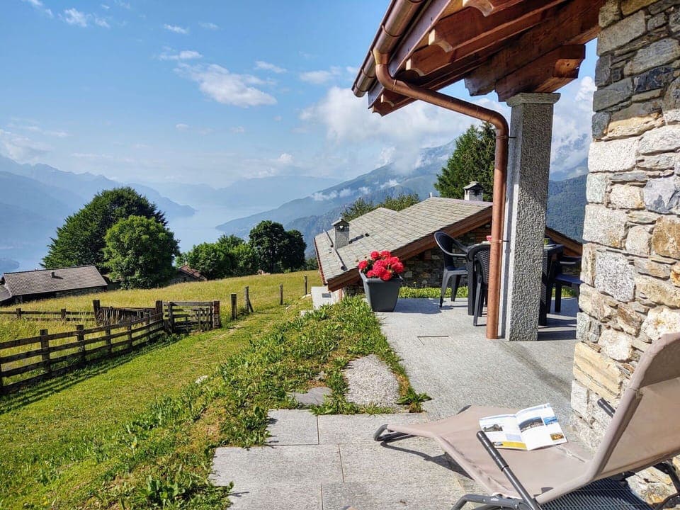Cloud, Sky, Plant, Daytime, Property, Road Surface, Tree, Shade, Wood, Building