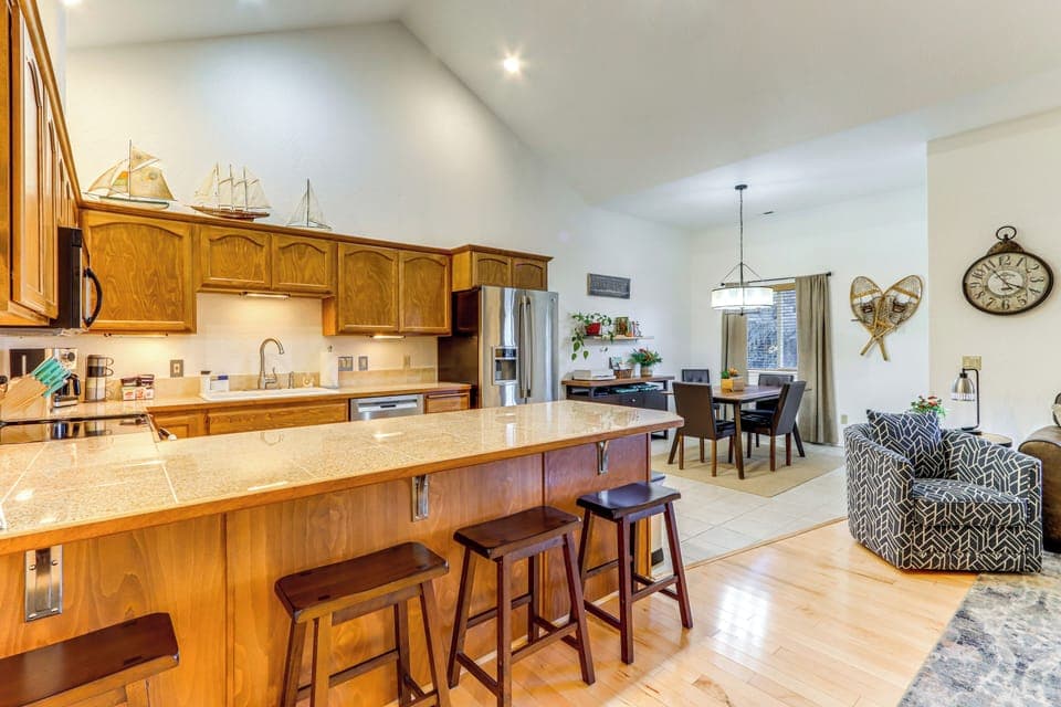 Interior | Open Floor Plan | Free WiFi