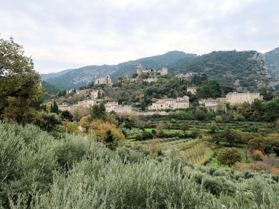 Snow, Sky, Cloud, Mountain, Building, Slope, Tree, Plant, House, Natural Landscape