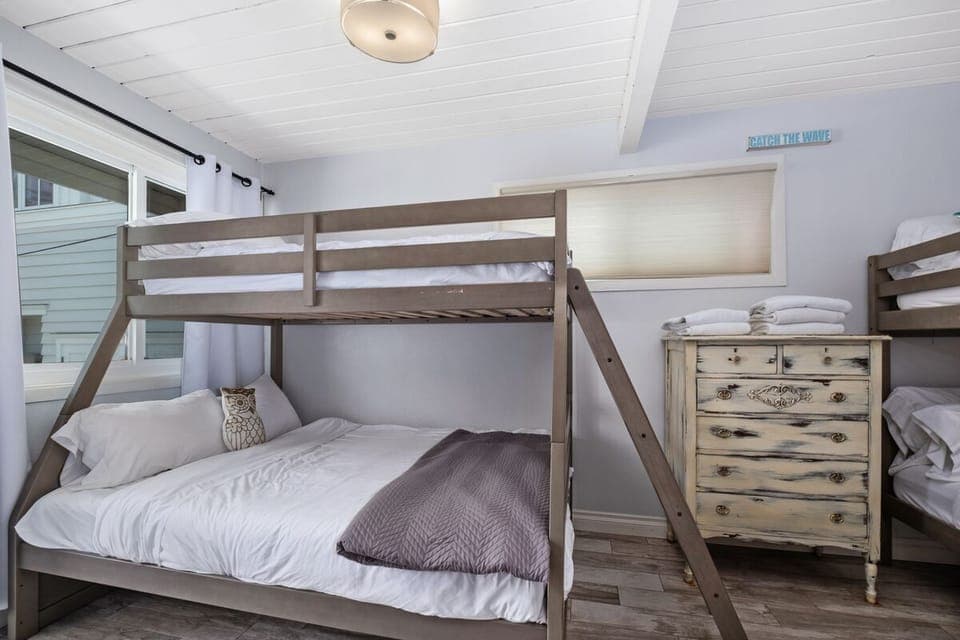 Full bottom/twin above bunk beds