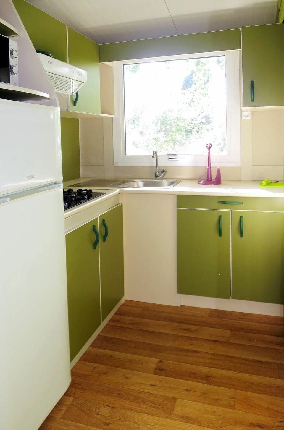 Room, Kitchen, Property, Floor, Cabinetry, Countertop, Furniture, Green, Hardwood, Wood Flooring