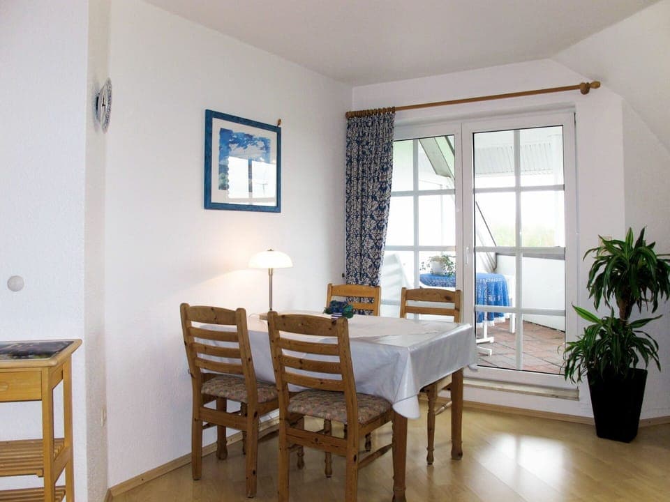 Room, Property, Furniture, Building, Floor, Dining Room, Interior Design, Table, House, Real Estate