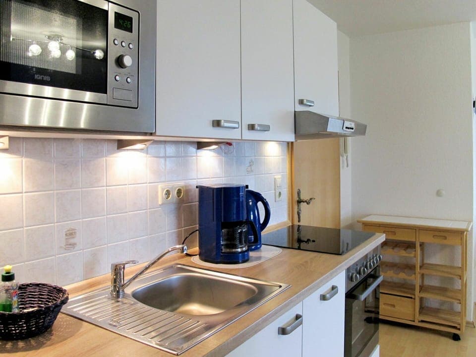 Countertop, Room, Property, Kitchen, Cabinetry, Furniture, Small Appliance, Interior Design, Home, Tile