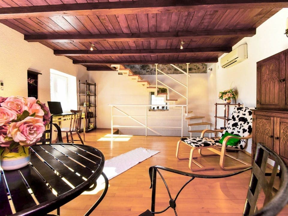 Room, Interior Design, Building, Property, Ceiling, Furniture, House, Living Room, Home, Loft