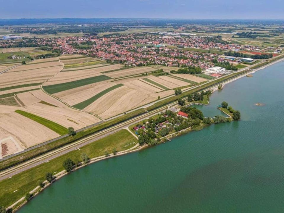 Region [summer] (>5 km)