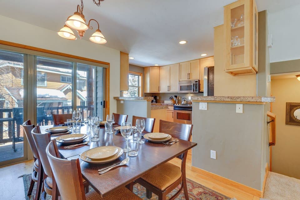 Dining Area | Dishware & Flatware