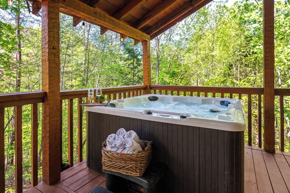 Hot tub under the stars!