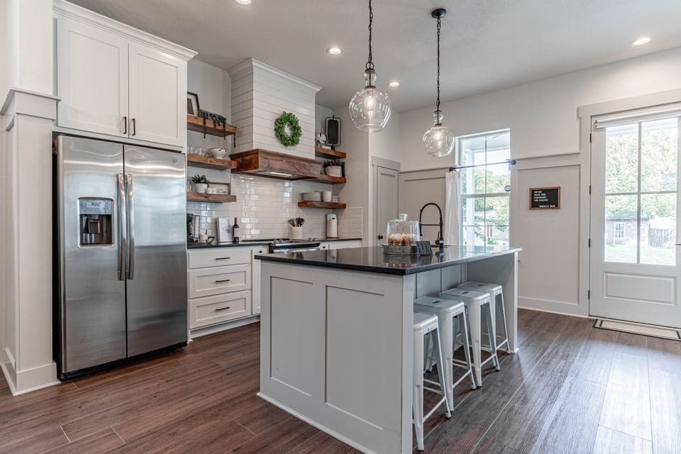 Everything you need to cook is here in this beautiful kitchen!