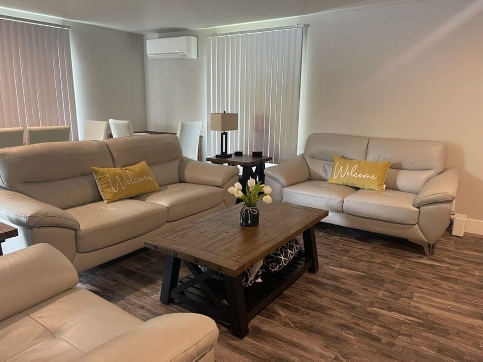 WELCOME HOME!
JUST RELAX WITH FAMILY OR FRIENDS!