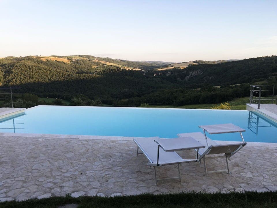 Sky, Property, Swimming Pool, Mountain, Lake, Furniture, Morning, Table, Vacation, House