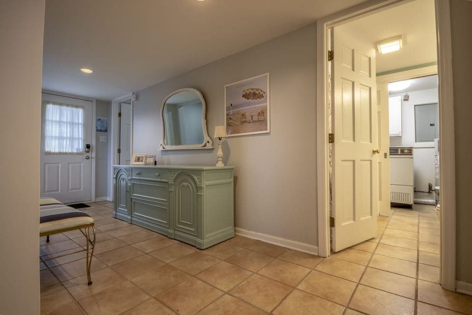 Garden Level | Hall Way