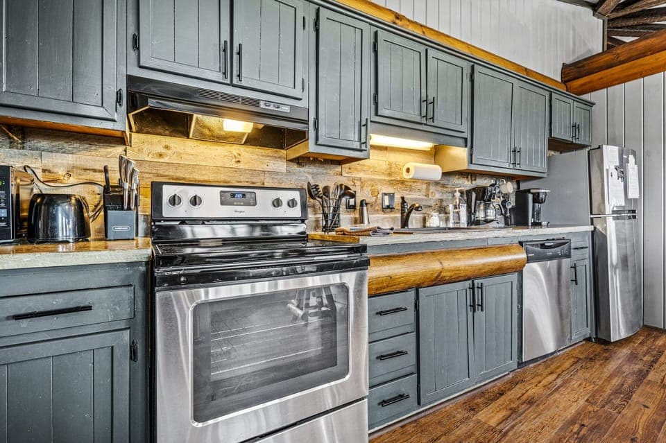 Fully Stocked Kitchen.