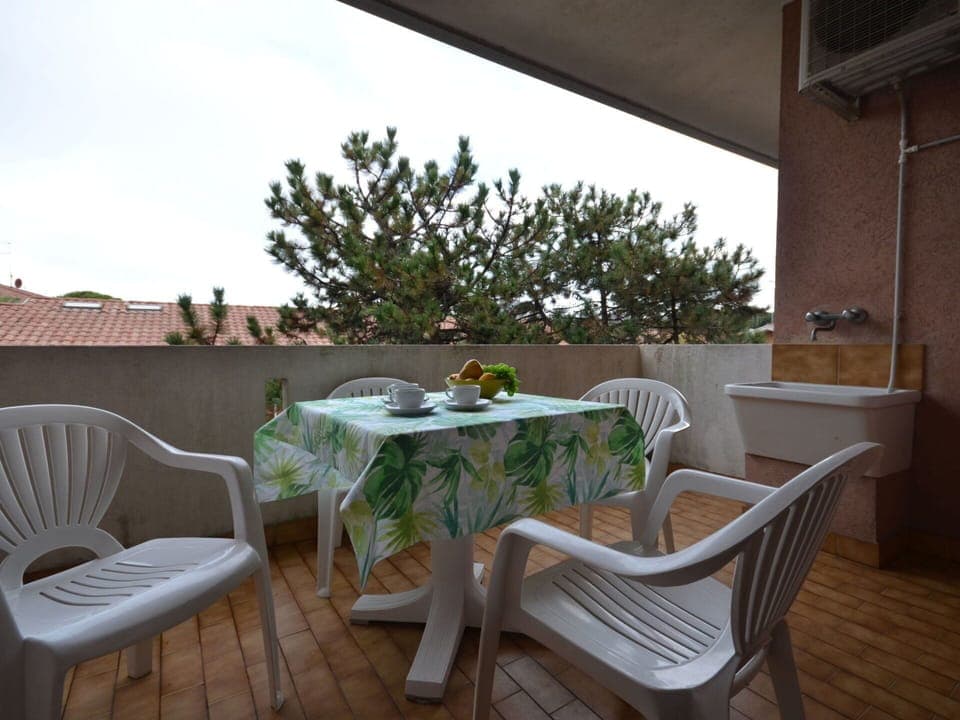 Table, Furniture, Property, Sky, Chair, Building, Plant, Wood, Outdoor Furniture, Tableware