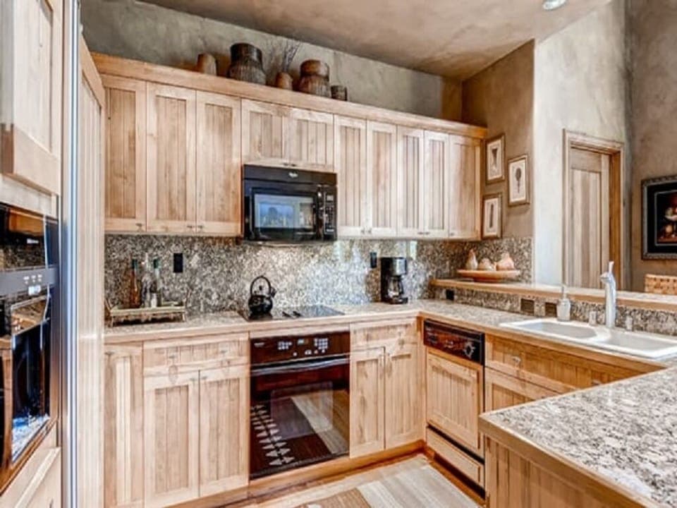 Kitchen - Elkhorn Lodge at Beaver Creek