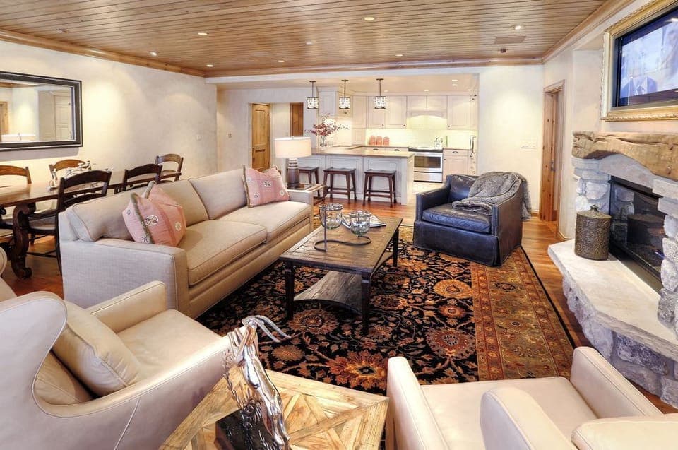 Living Room - Elkhorn Lodge at Beaver Creek