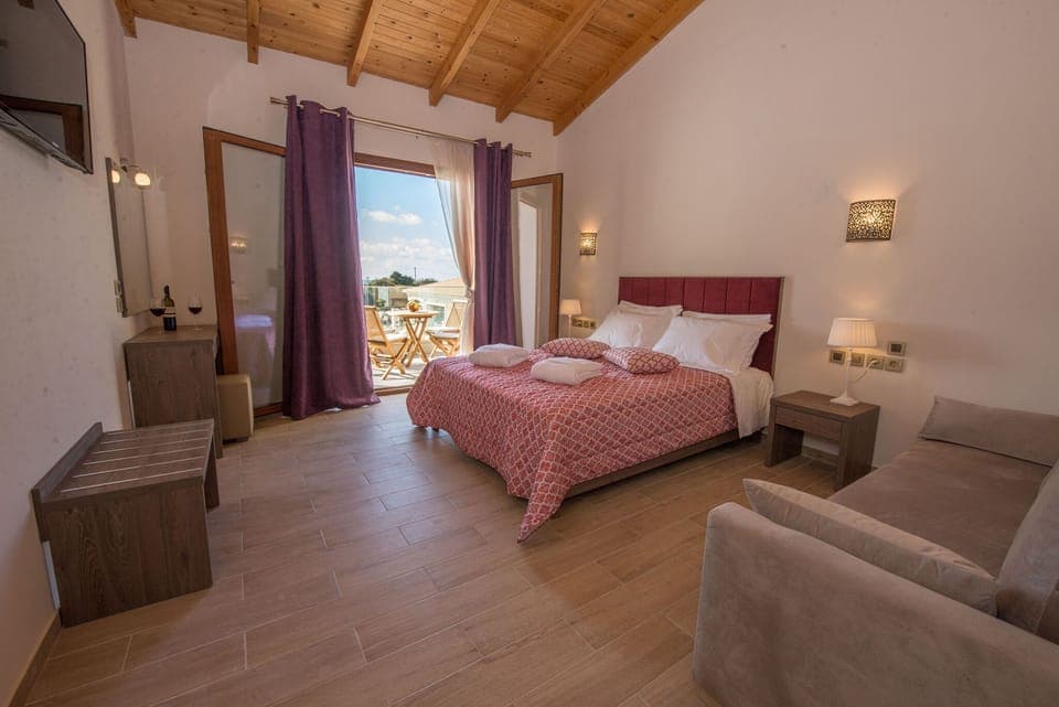 Erikousa Palace Suite M16 Bedroom