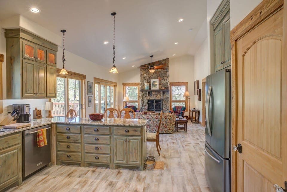 Monarch Cottage - Fully equipped kitchen with new appliances