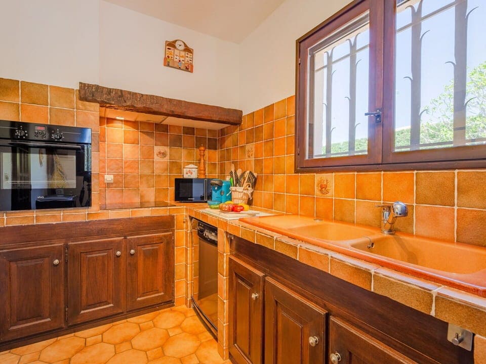 Cabinetry, Countertop, Property, Furniture, Tap, Sink, Kitchen, Building, Wood, Houseplant