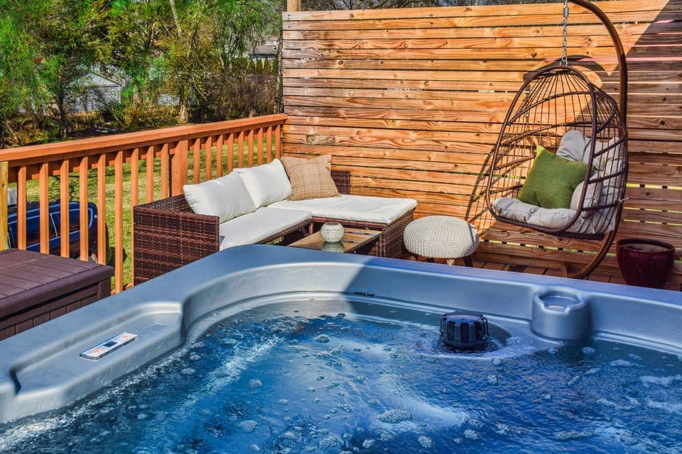 Outdoor spa tub