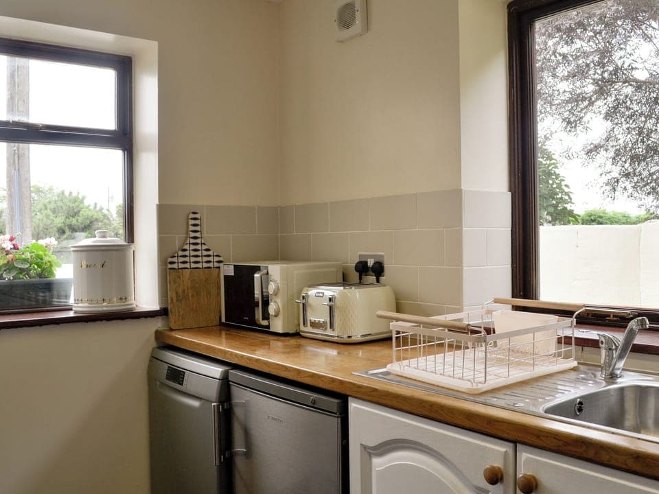 Kitchen | Carter&rsquo;s Rest - Llwyn Ffynnon, Y Ff&ocirc;r, near Pwllheli
