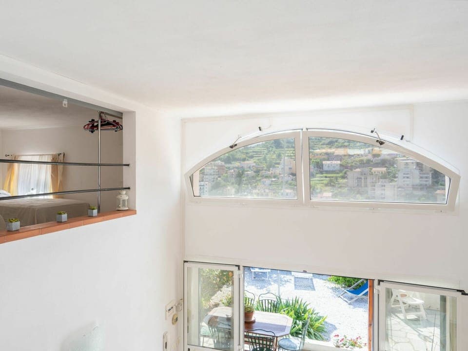 White, Property, Ceiling, Room, Interior Design, Daylighting, Building, Window, Architecture, House