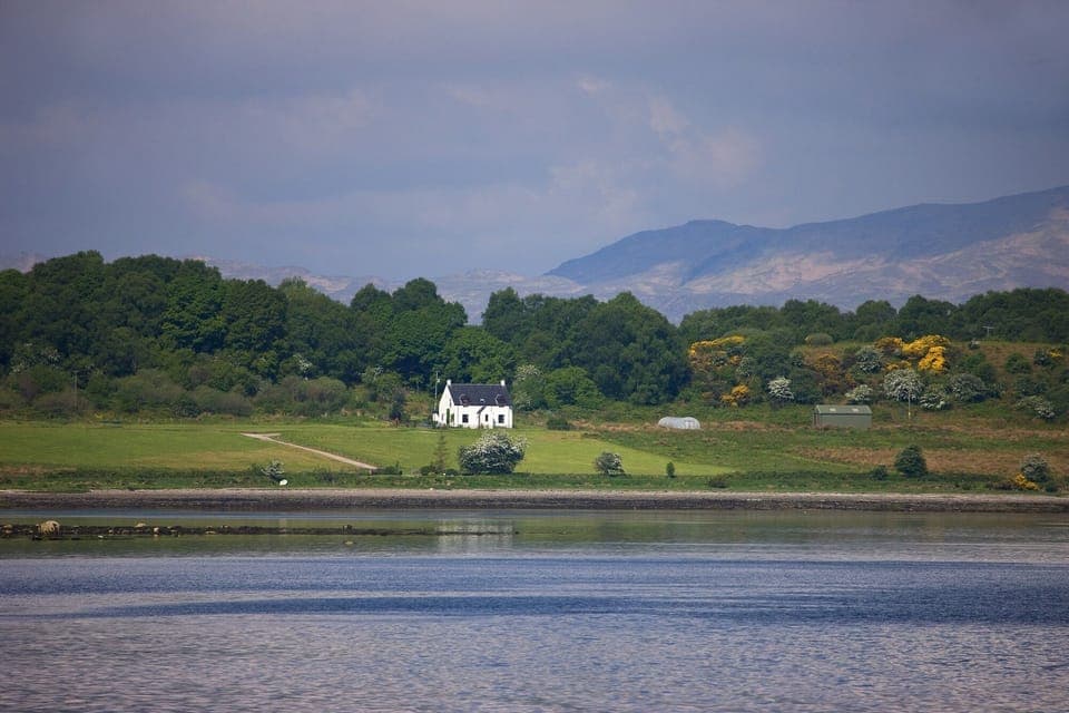 Seabank sleeps 10.  Families enjoy the  outdoor space.