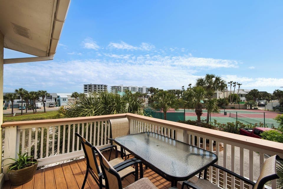 Beach Side - Harbor View balcony