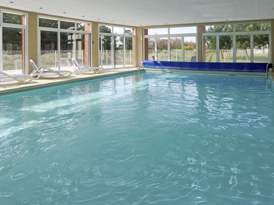 Swimming Pool, Property, Leisure Centre, Leisure, Water, Building, Real Estate, Resort, Floor, Recreation