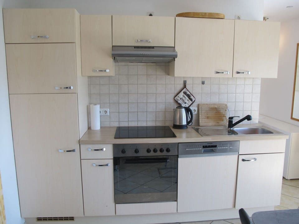 Cabinetry, Kitchen Sink, Property, Sink, Kitchen Stove, Countertop, Kitchen Appliance, Kitchen, Building, Stove