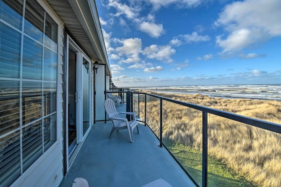Ocean Shores Vacation Rental | 1BR | 1.5BA | Stairs Required | 922 Sq Ft