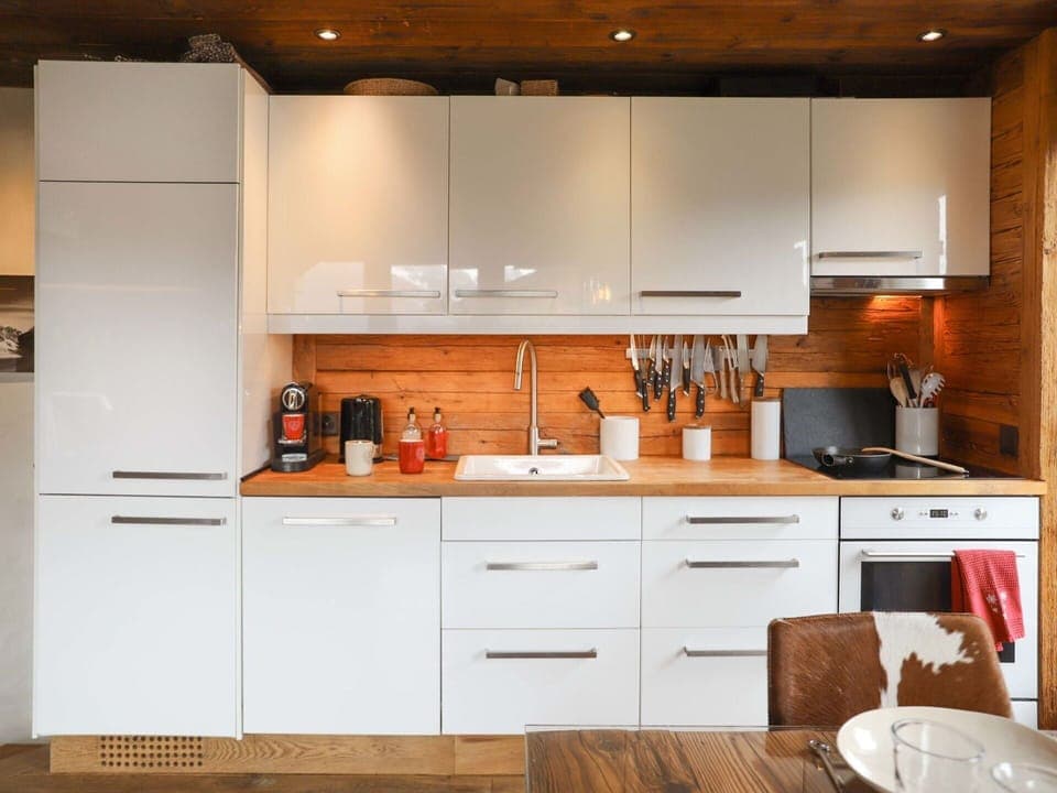 Brown, Cabinetry, Countertop, Property, Sink, Kitchen Sink, Kitchen, Tap, Building, Wood